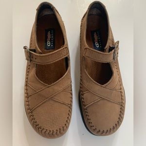 Dexter Womens Brown Suede Slip On Mary Janes, Crisscross Design, Size 8.5